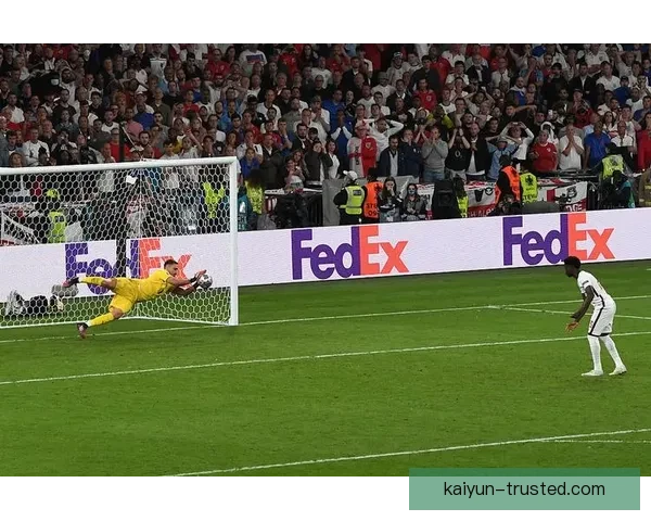 Saka携手知名品牌推动足球发展，社区活动贡献受关注